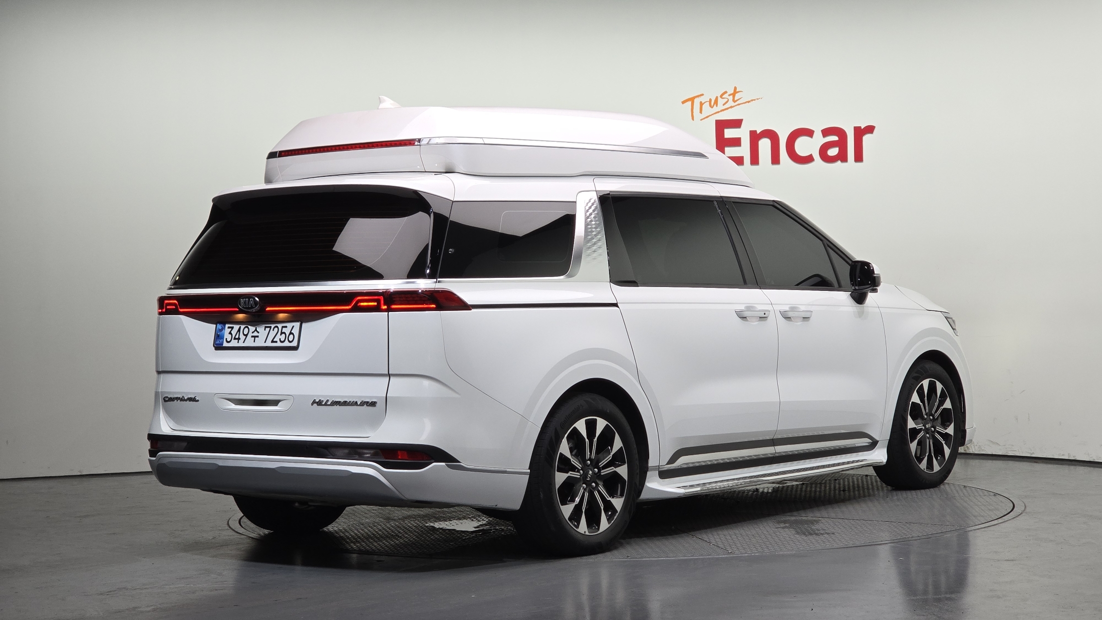 KIA CARNIVAL photo 2