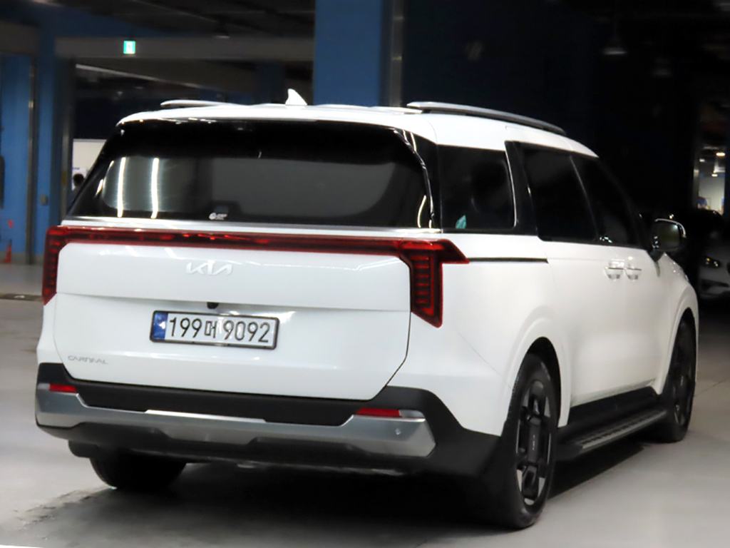 KIA CARNIVAL photo 2