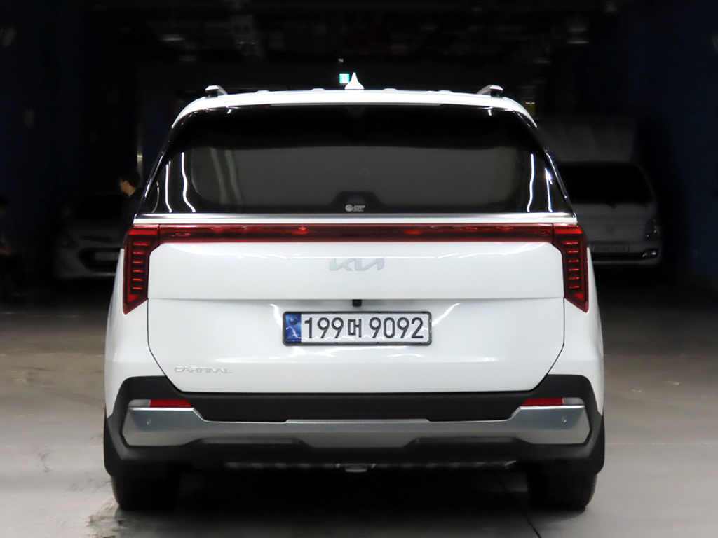 KIA CARNIVAL photo 3