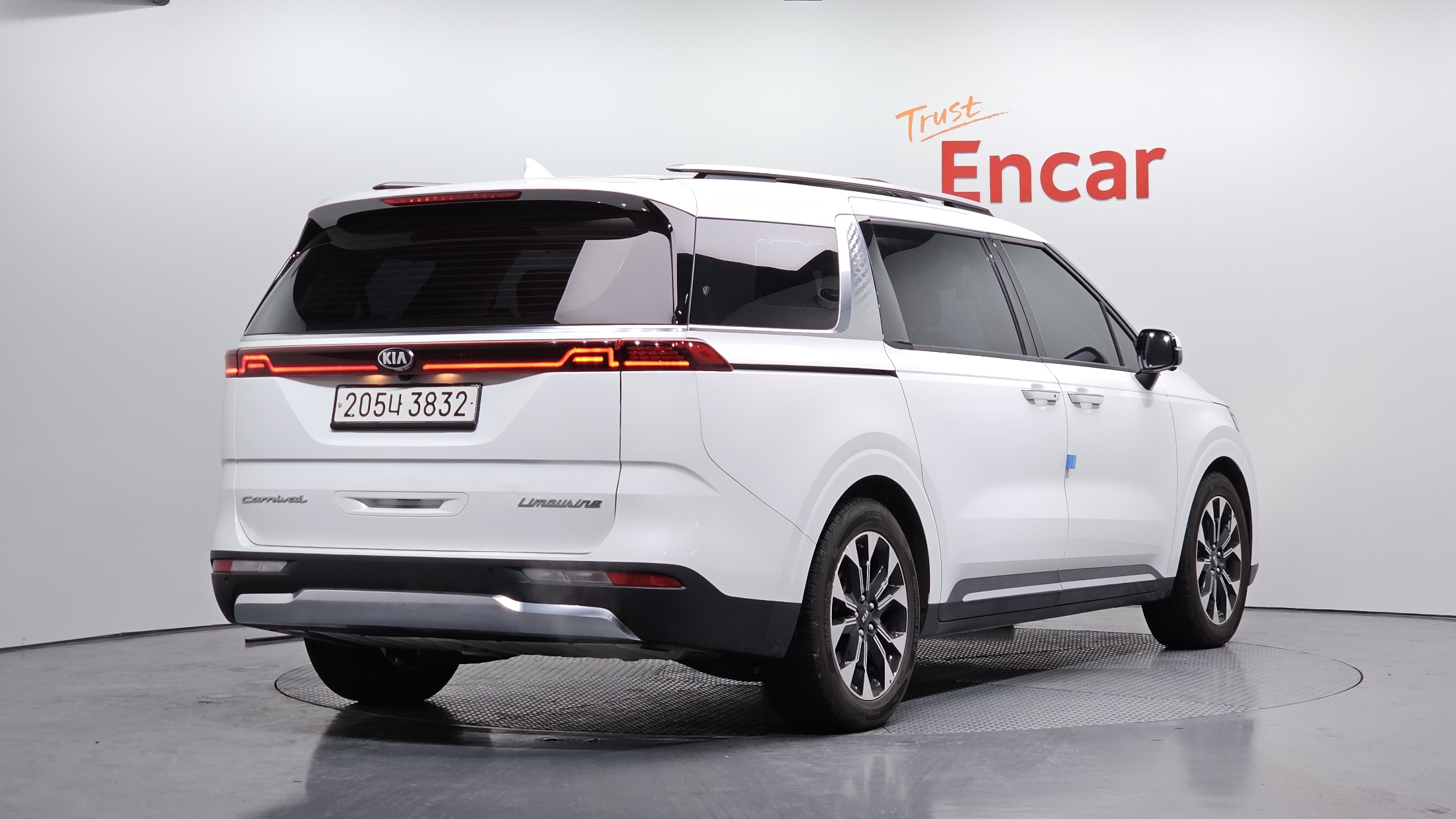 KIA CARNIVAL photo 2