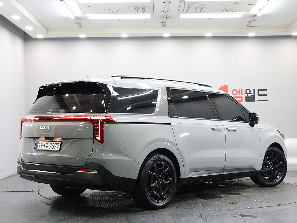 KIA CARNIVAL photo 2