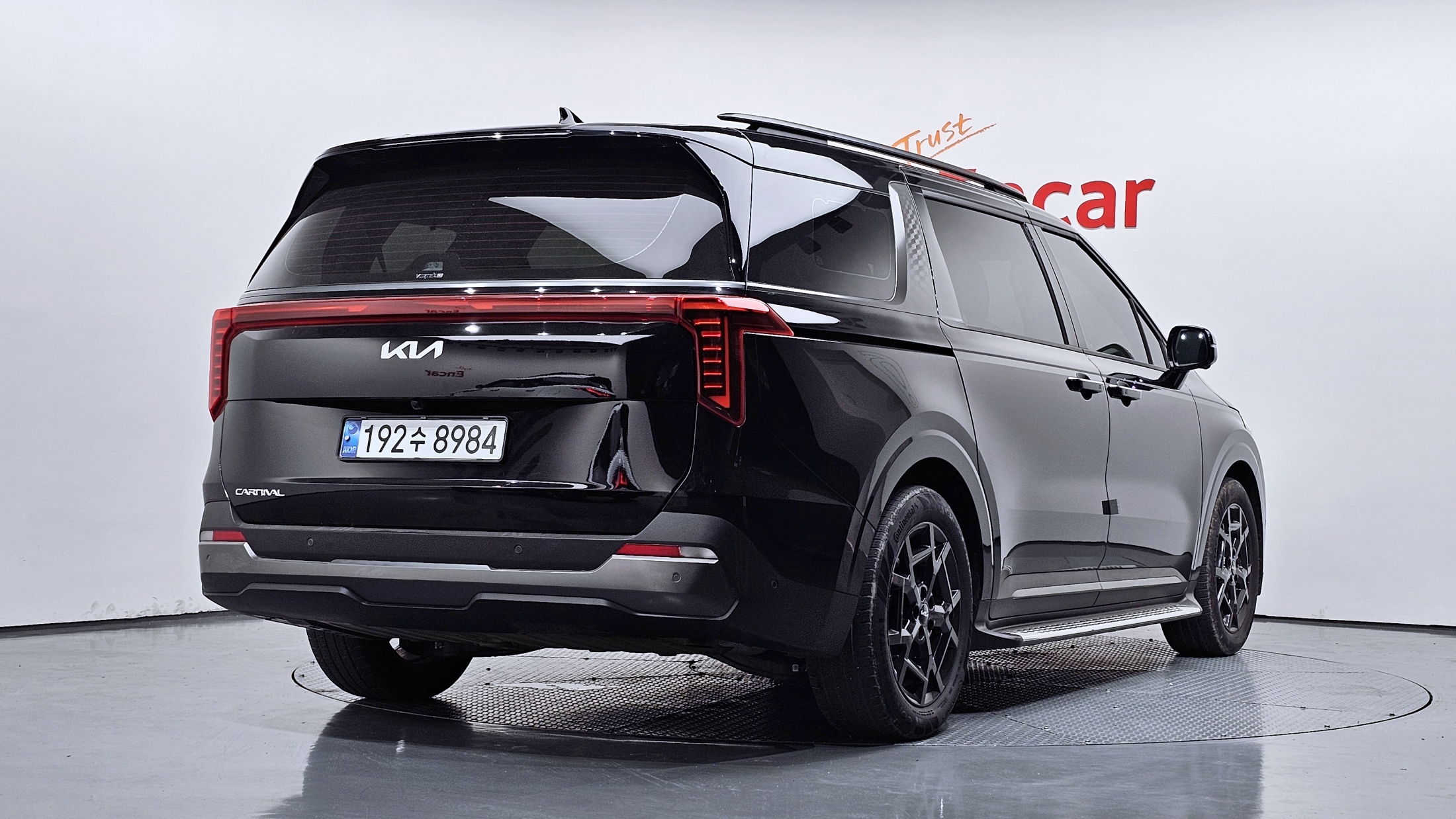KIA CARNIVAL photo 2