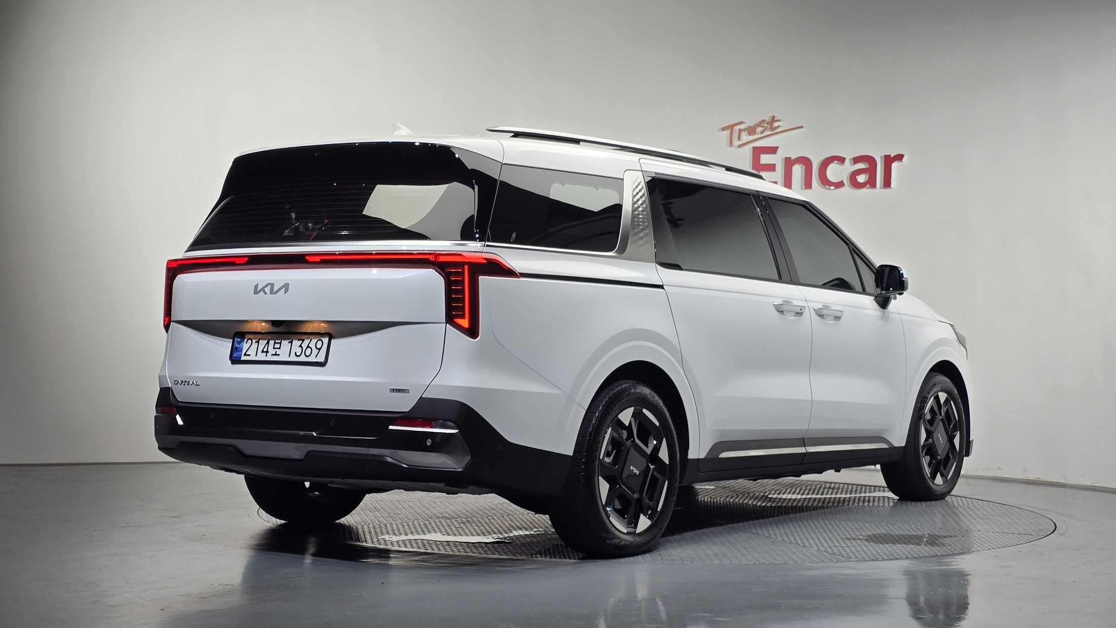 KIA CARNIVAL photo 2