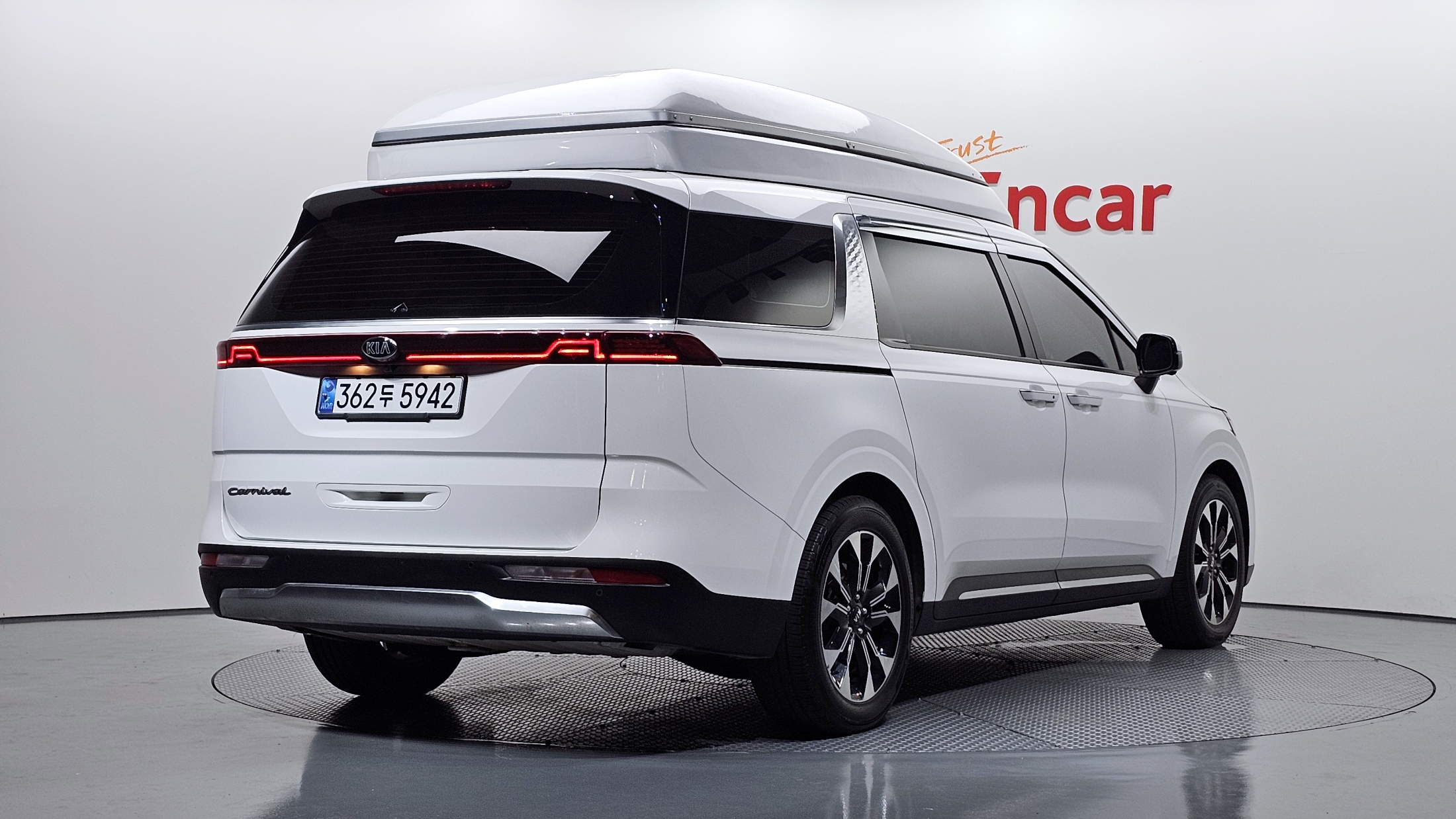 KIA CARNIVAL photo 2