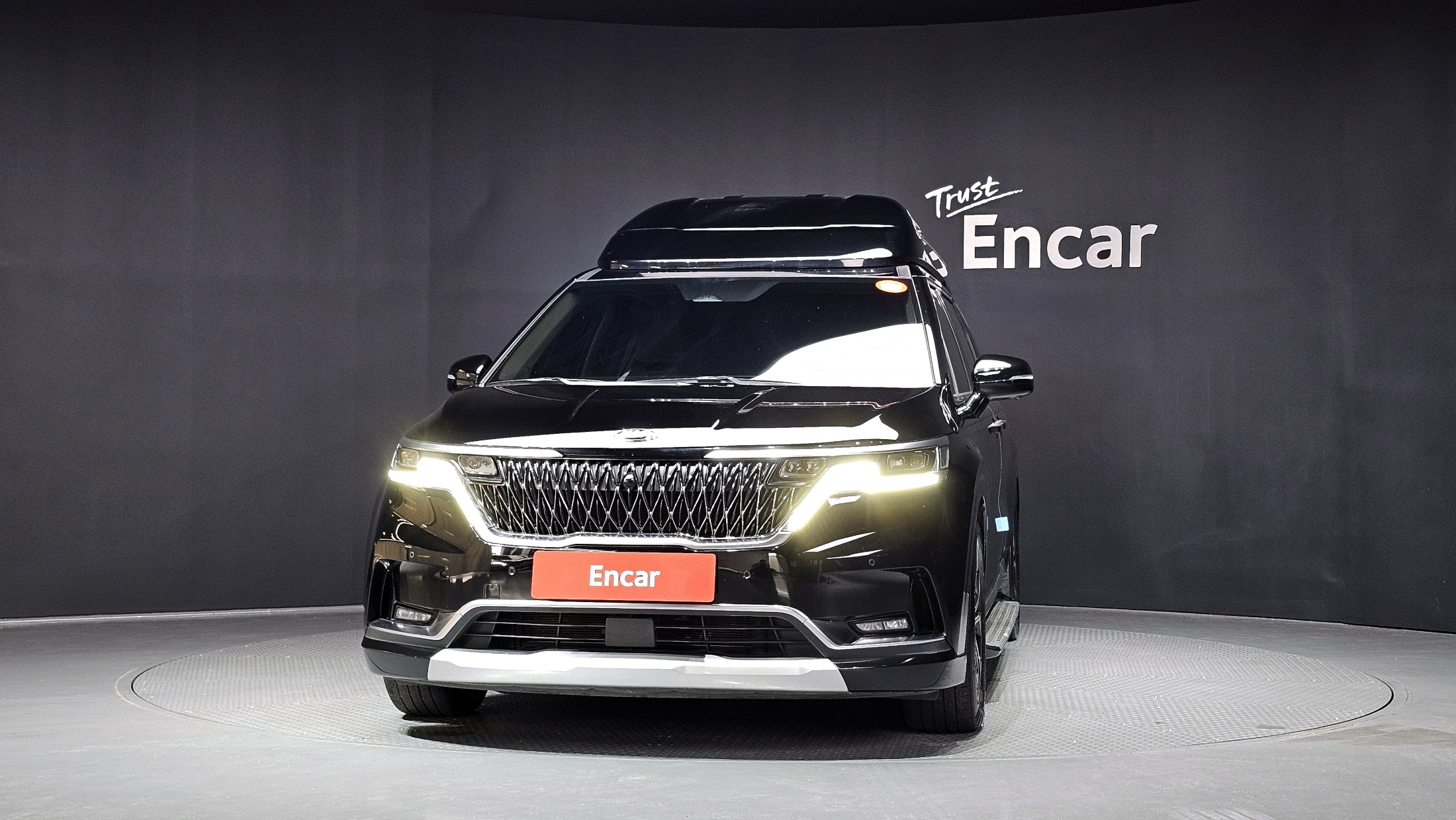 KIA CARNIVAL photo 3