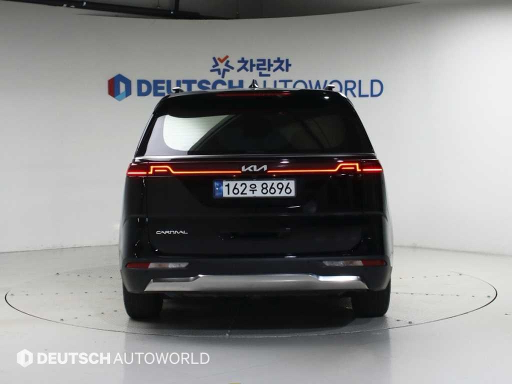 KIA CARNIVAL photo 2