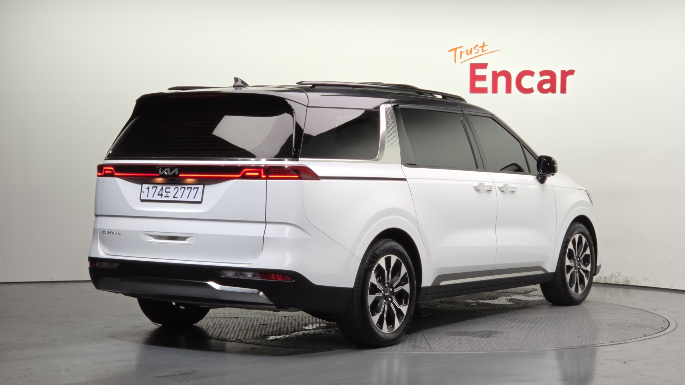 KIA CARNIVAL photo 2