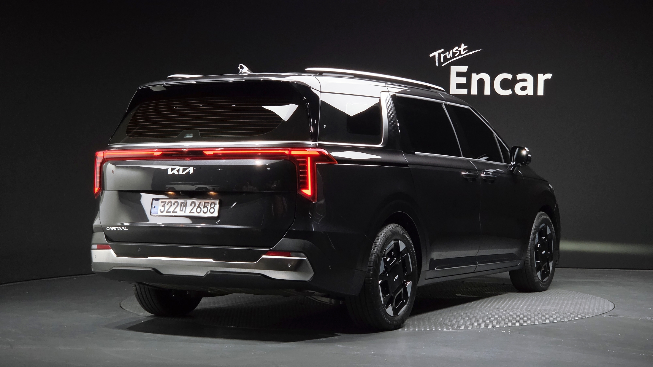 KIA CARNIVAL photo 2