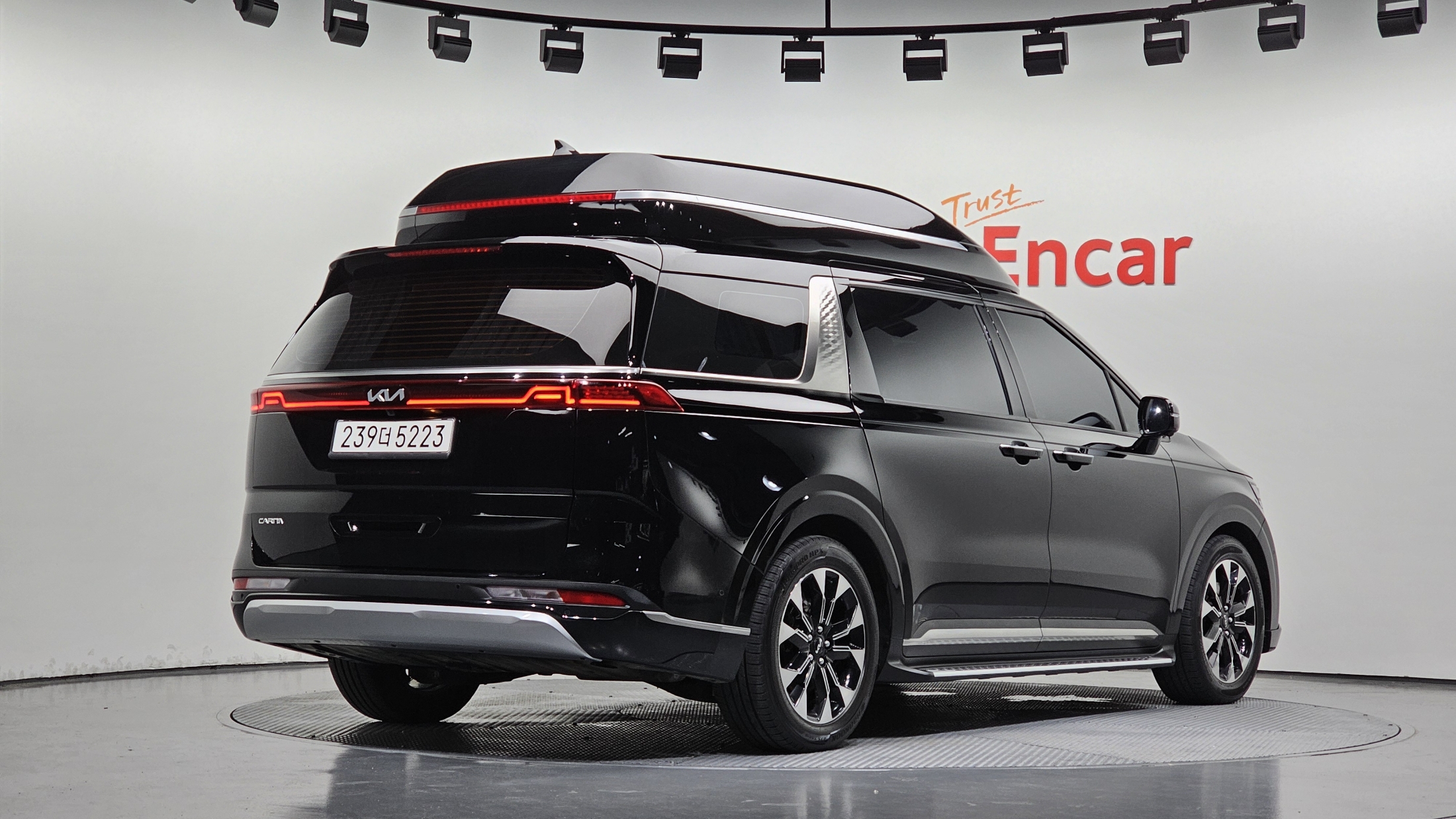 KIA CARNIVAL photo 2