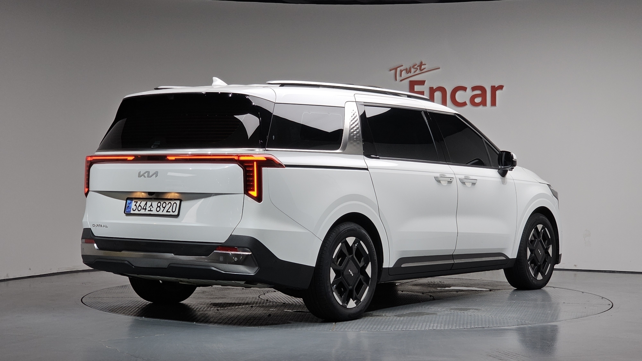 KIA CARNIVAL photo 2