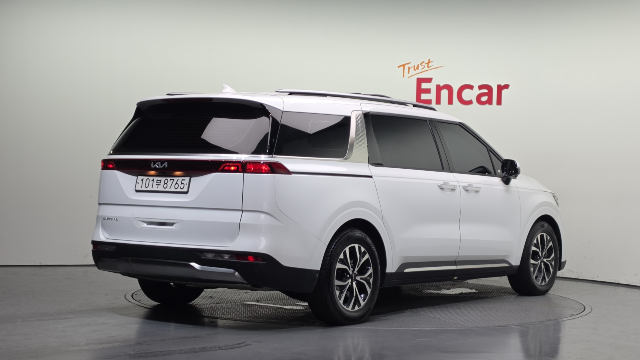 KIA CARNIVAL photo 2