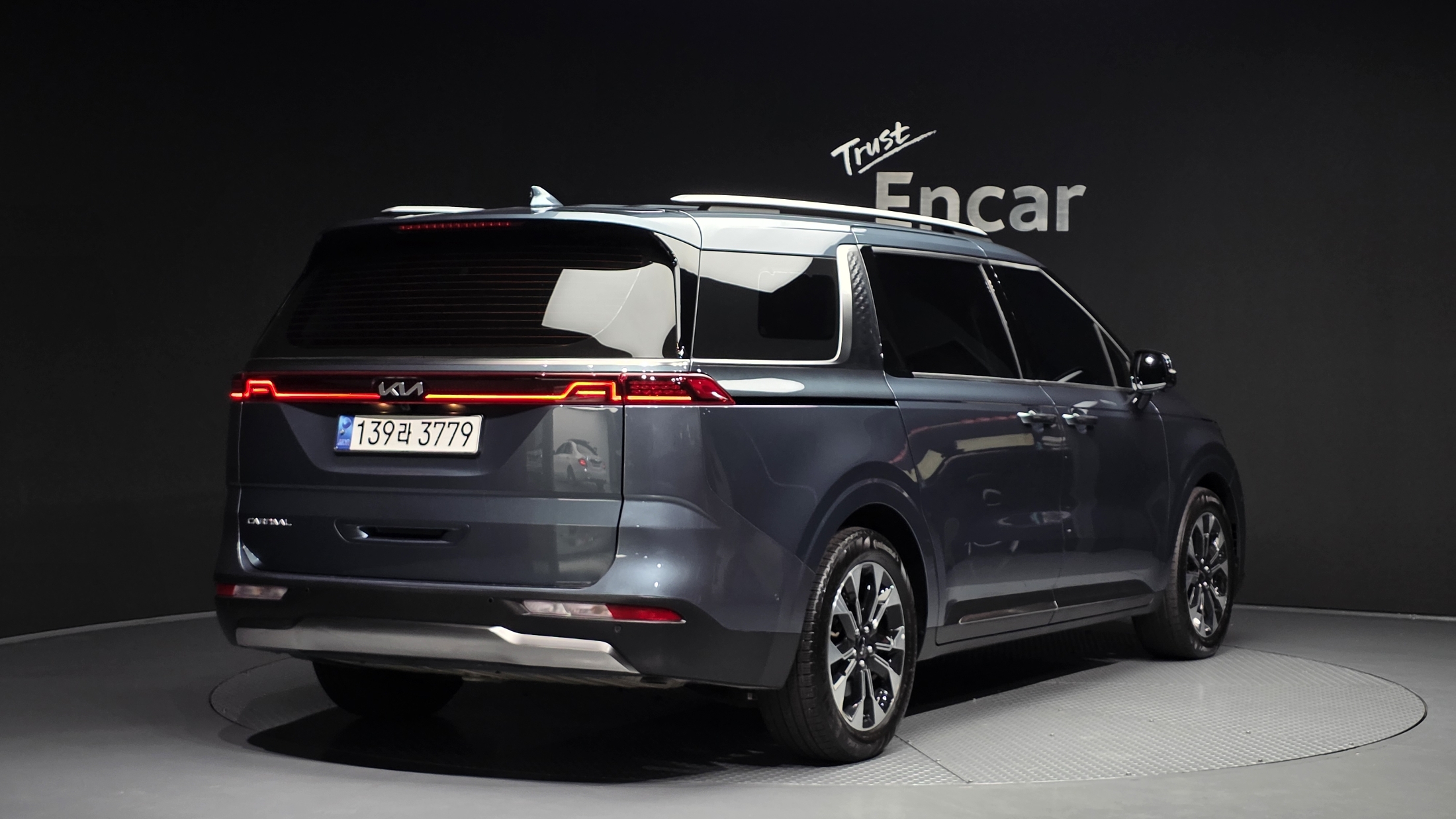 KIA CARNIVAL photo 2