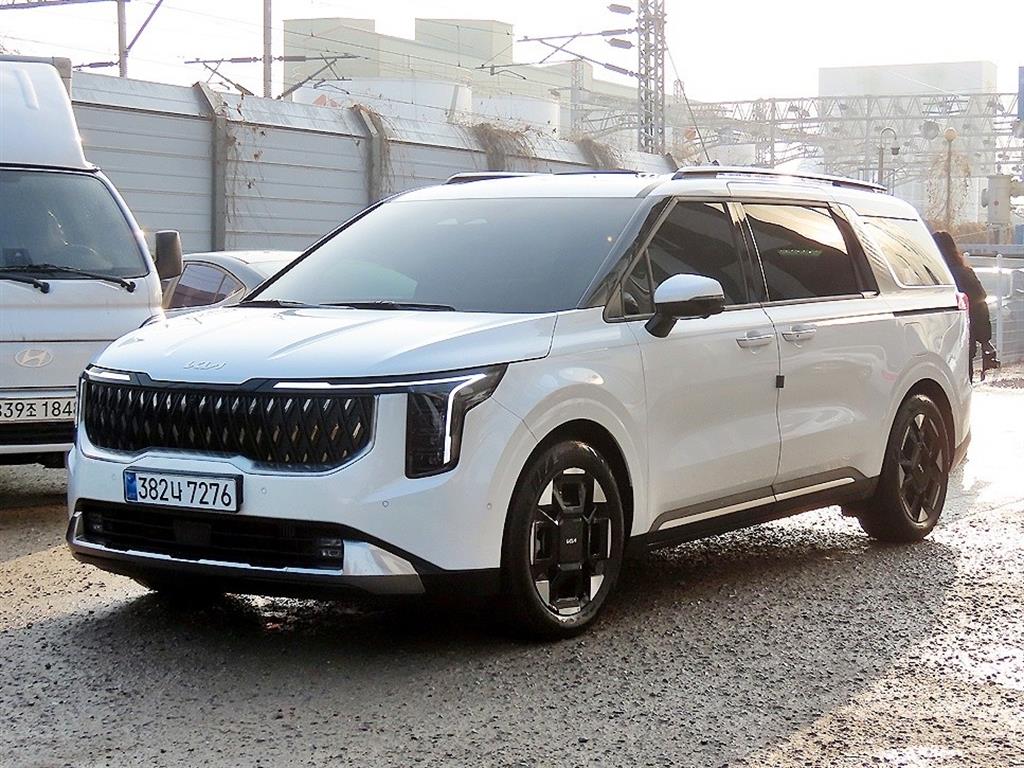 KIA CARNIVAL photo 2