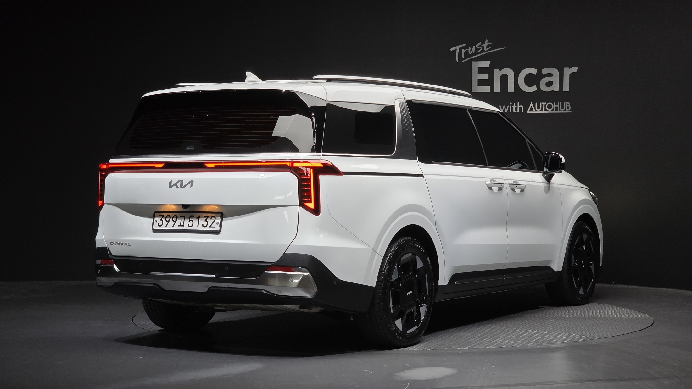 KIA CARNIVAL photo 2