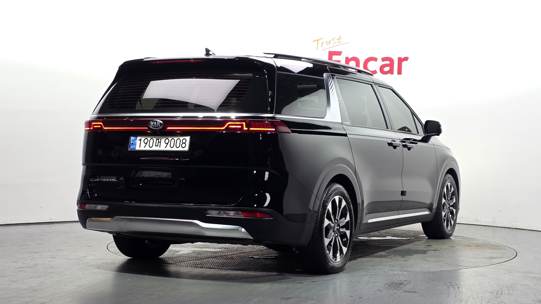 KIA CARNIVAL photo 2