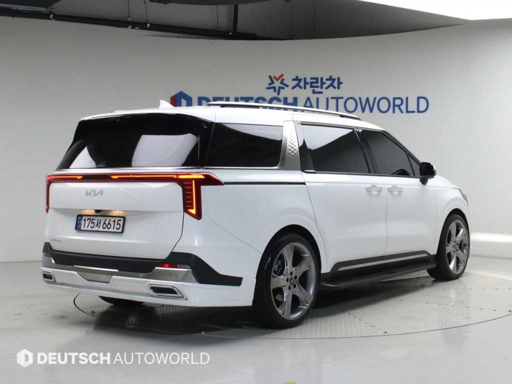 KIA CARNIVAL photo 2
