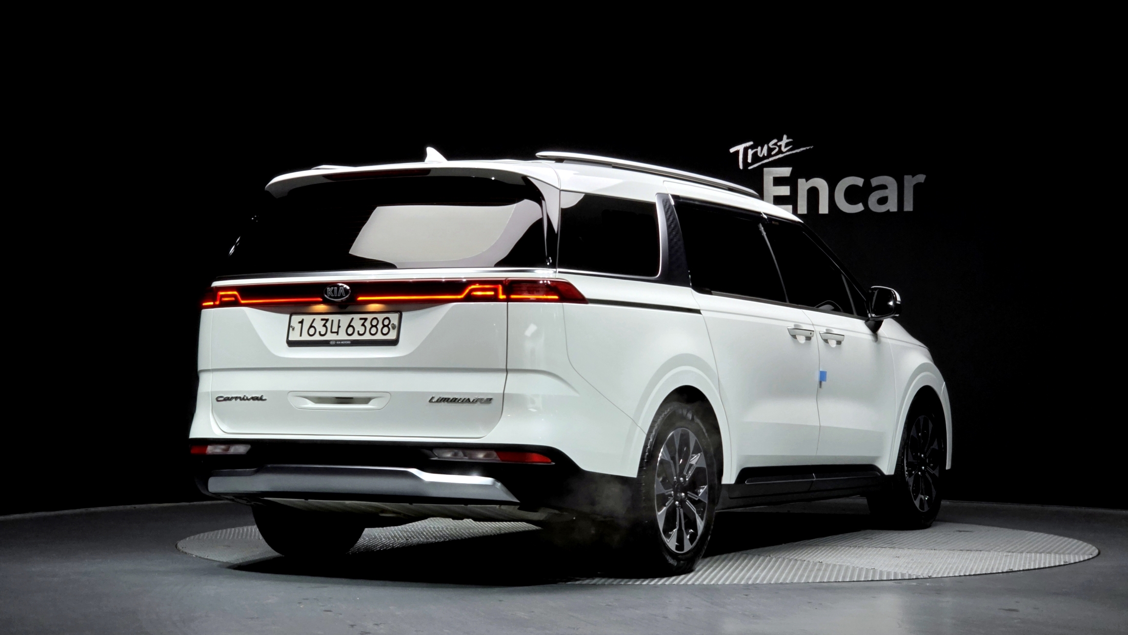 KIA CARNIVAL photo 2