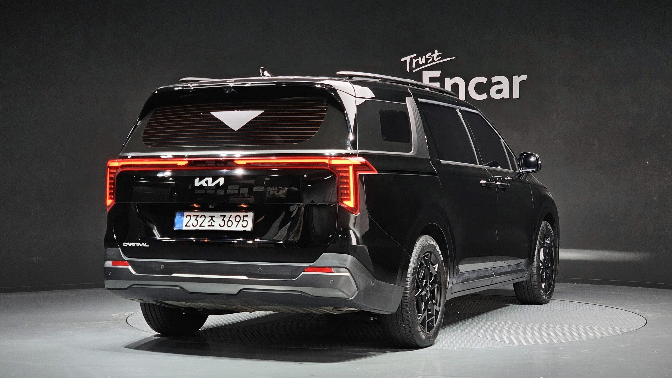 KIA CARNIVAL photo 2