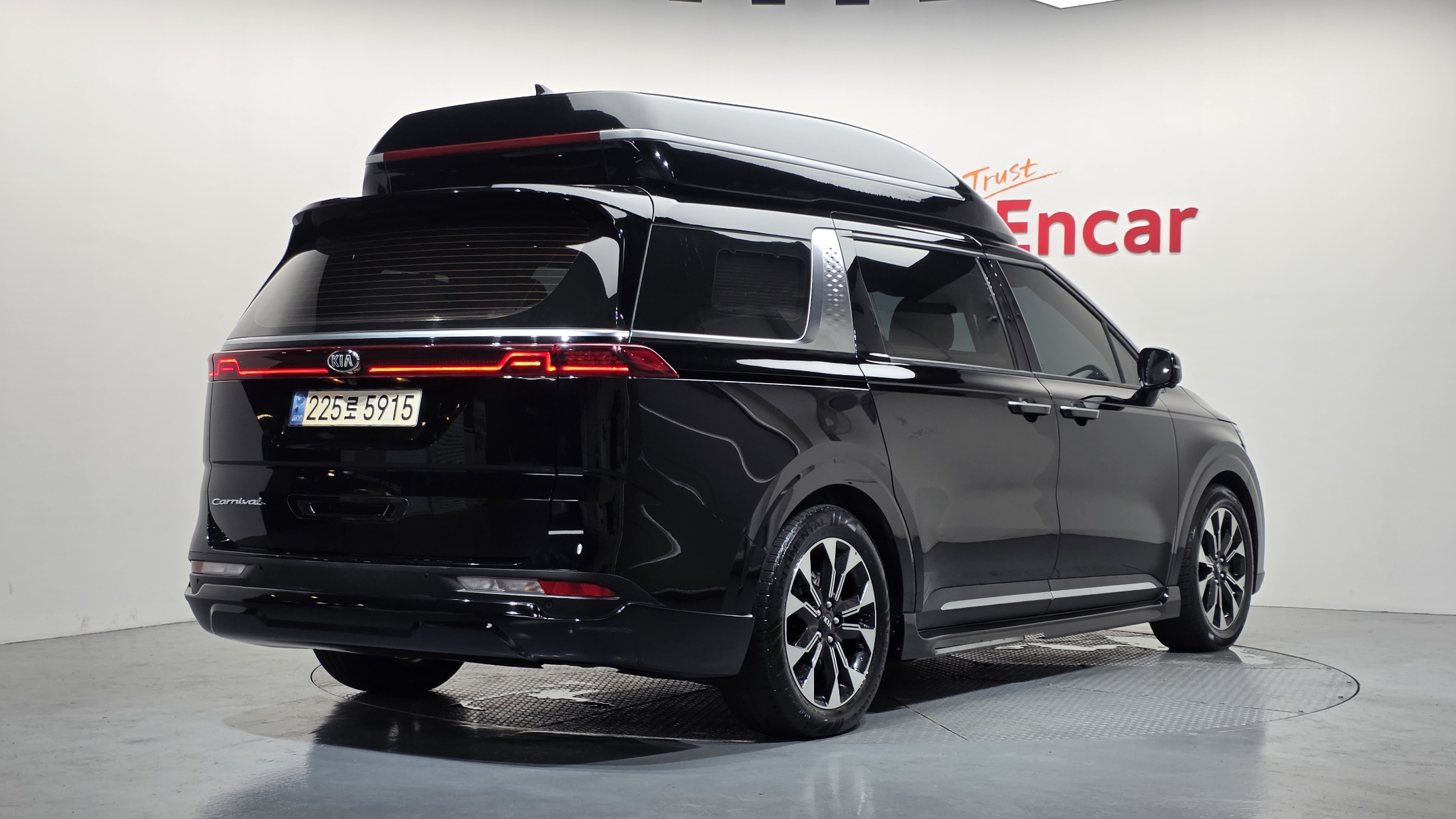 KIA CARNIVAL photo 2