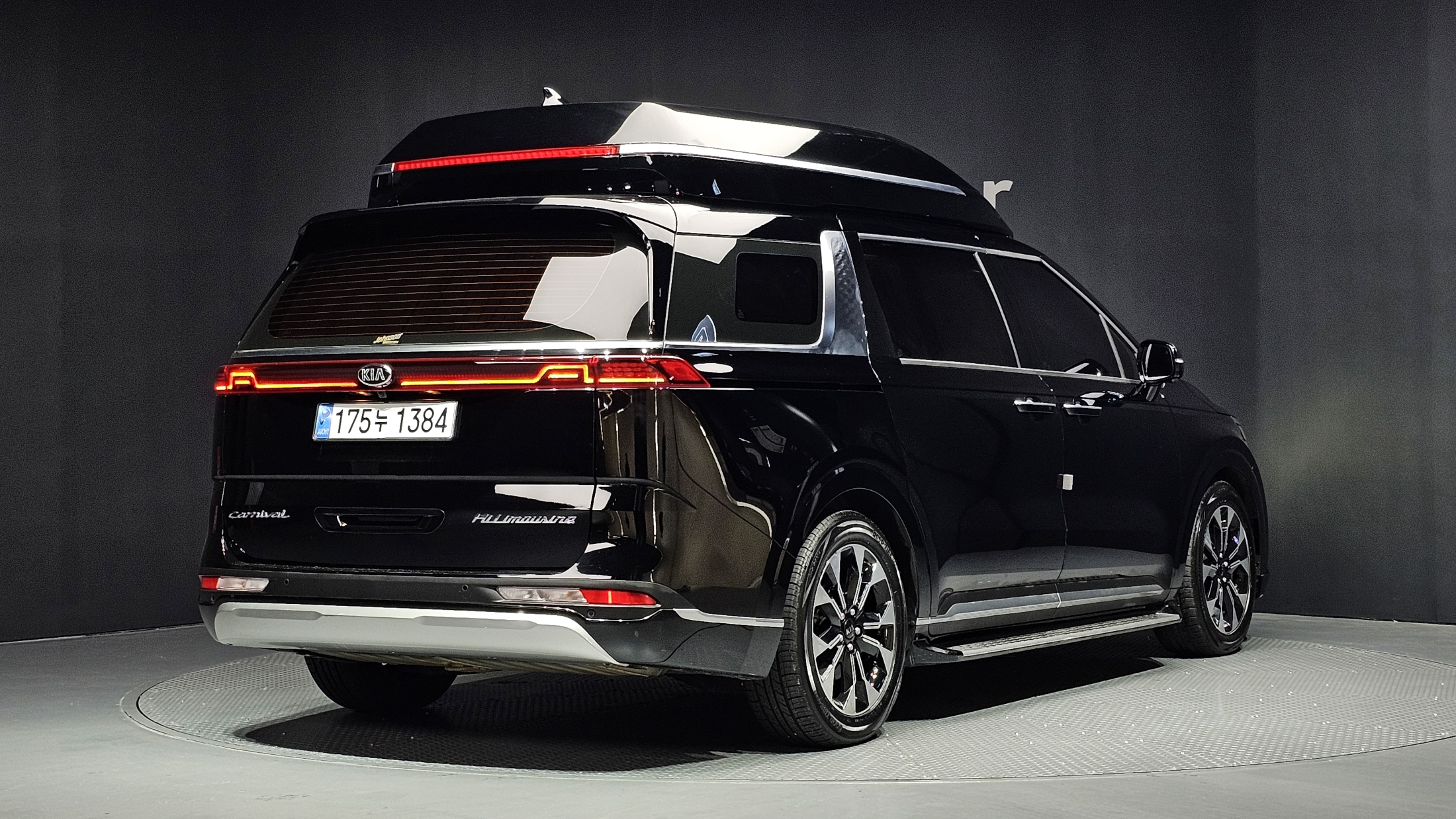 KIA CARNIVAL photo 2