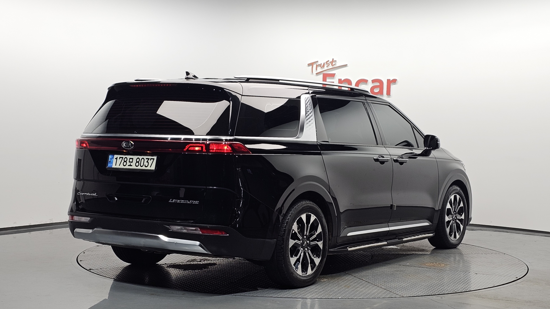 KIA CARNIVAL photo 3