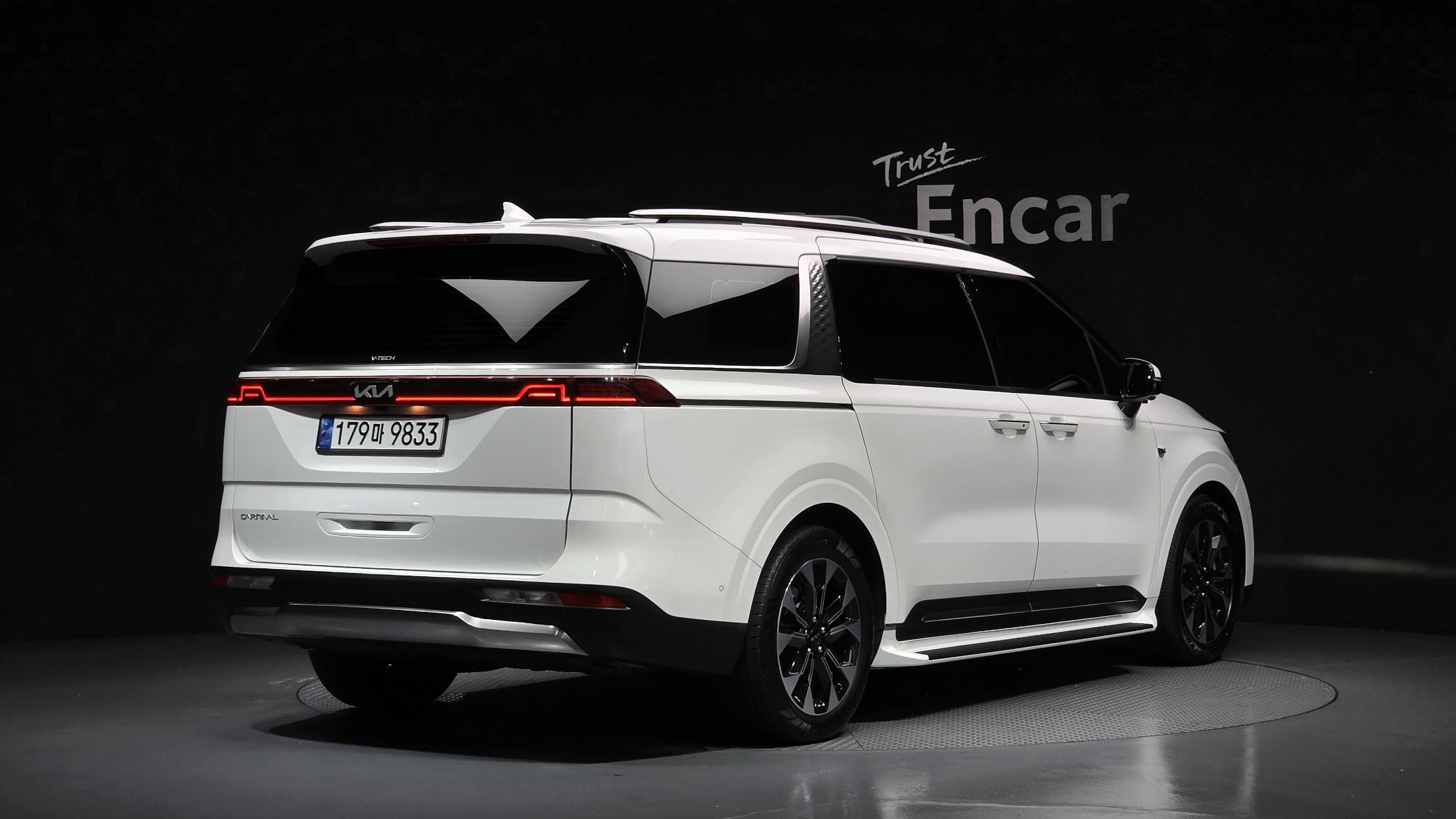 KIA CARNIVAL photo 2