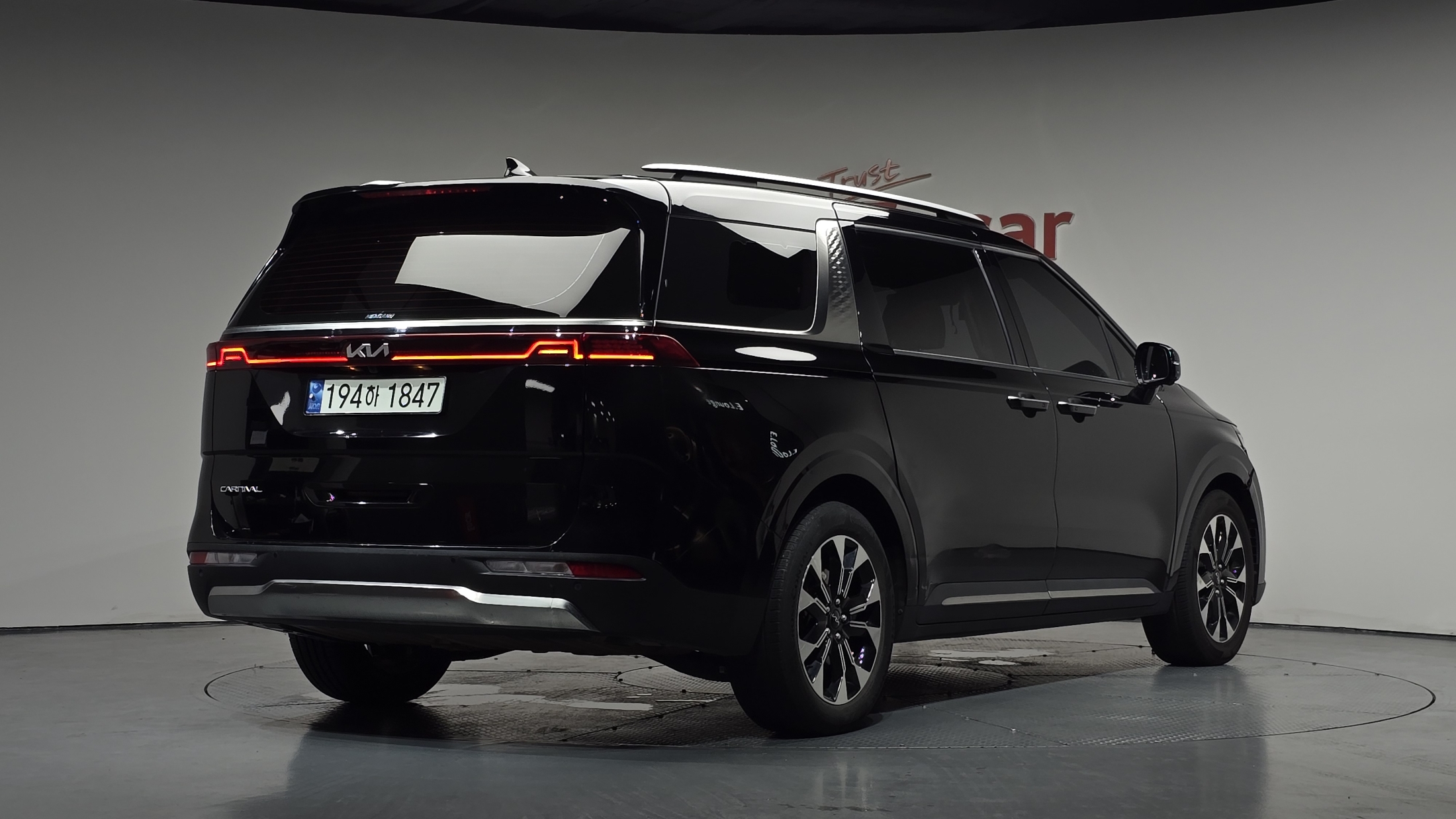 KIA CARNIVAL photo 2