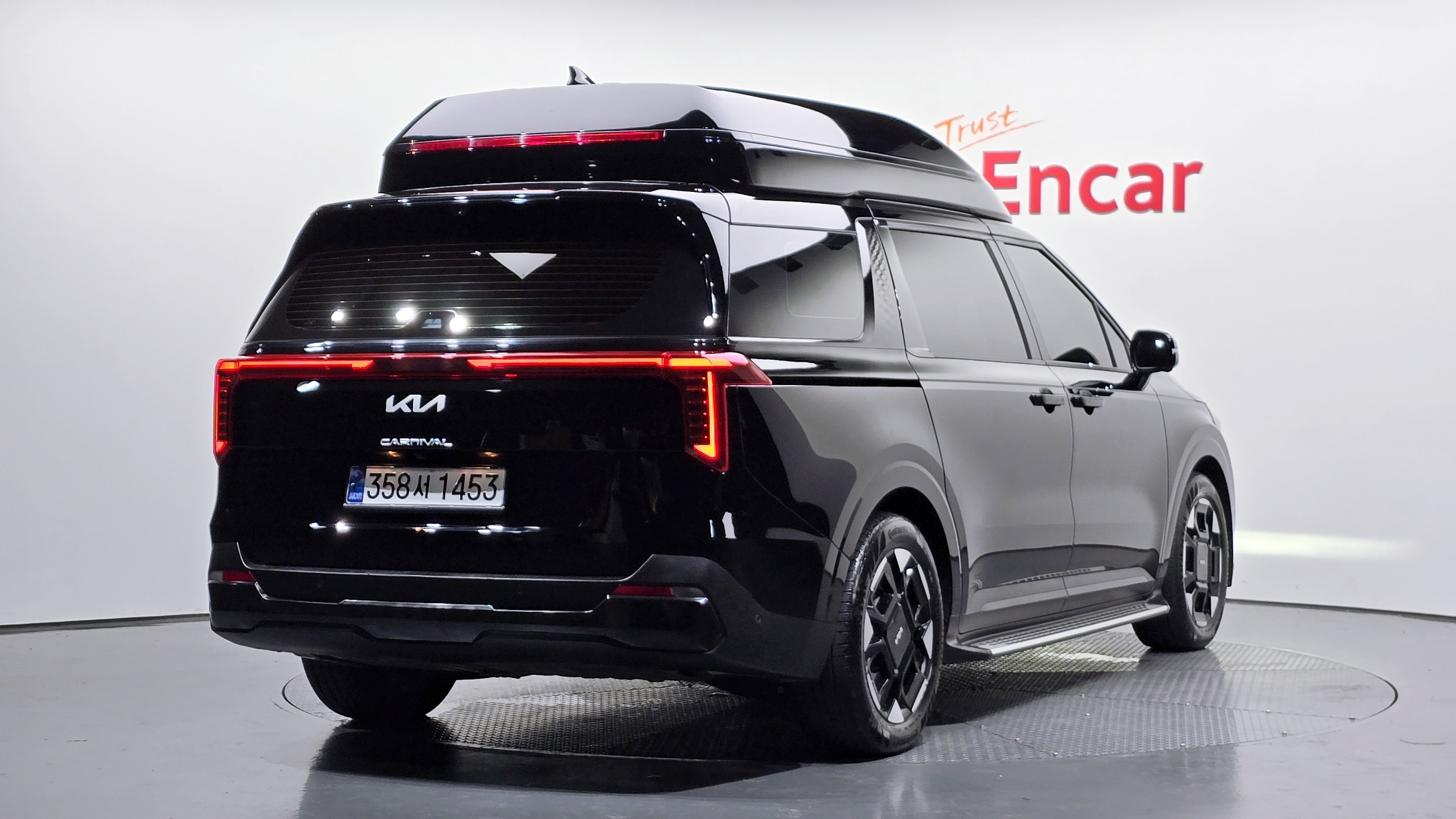 KIA CARNIVAL photo 2