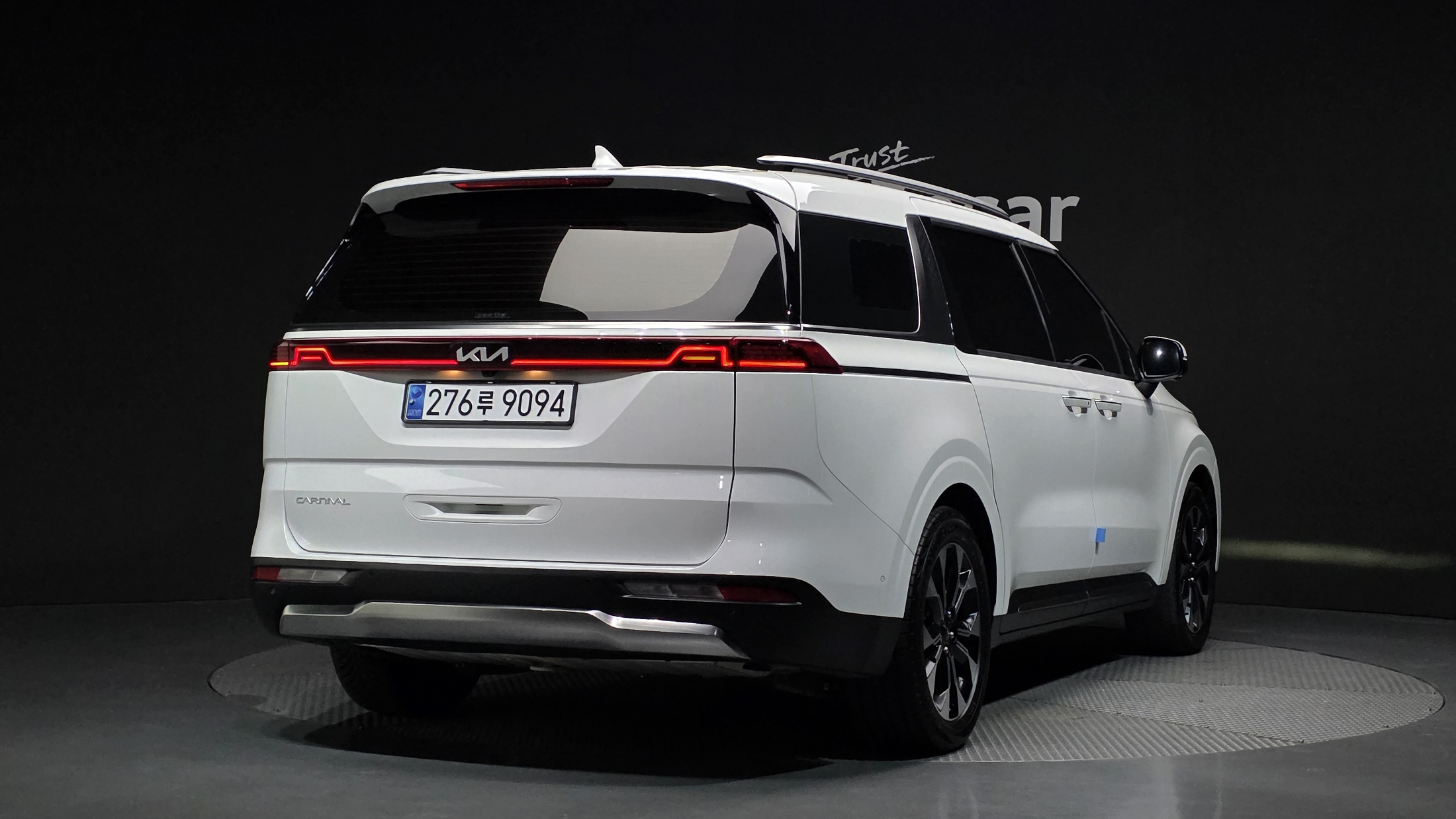 KIA CARNIVAL photo 2