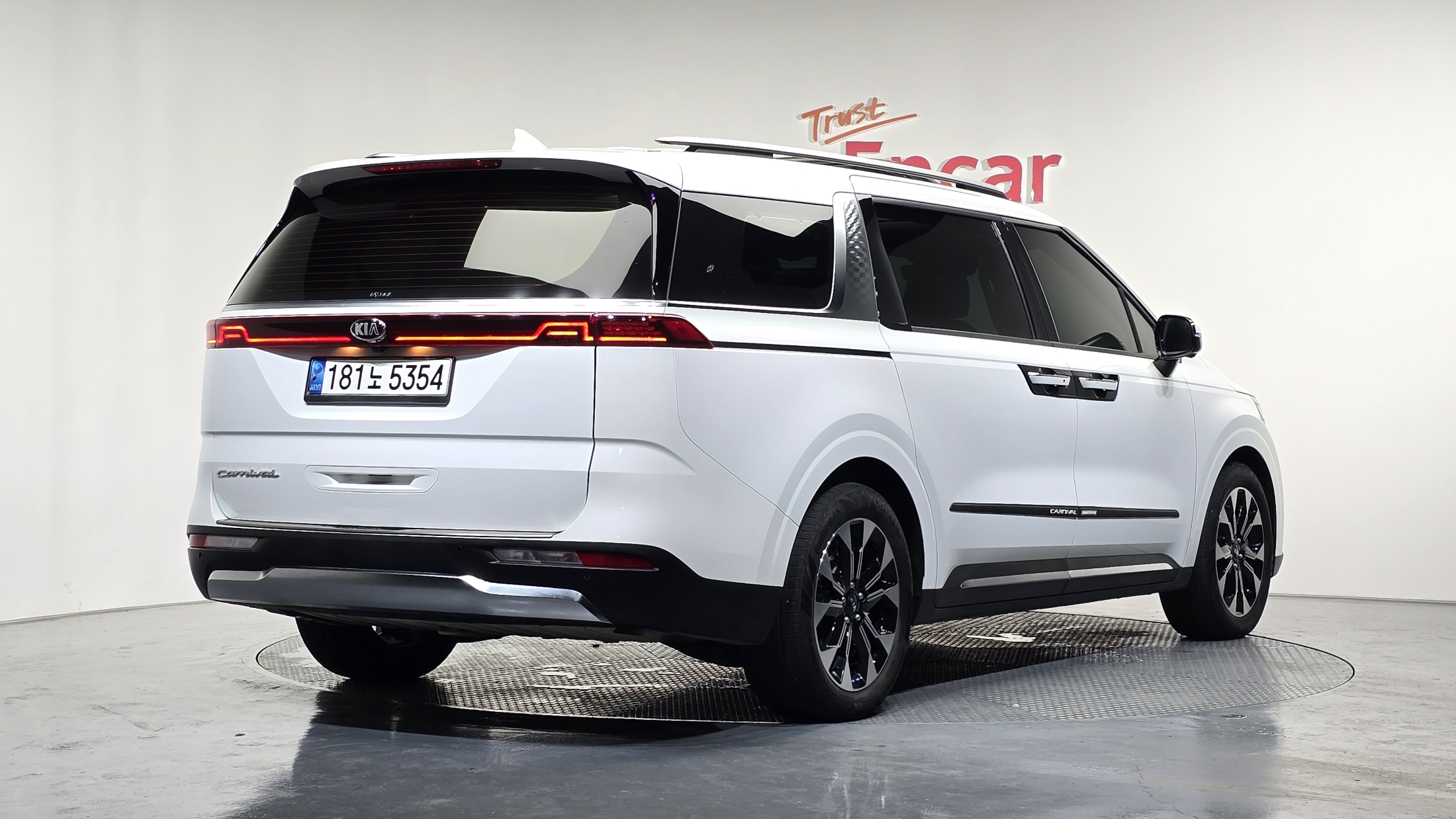 KIA CARNIVAL photo 2