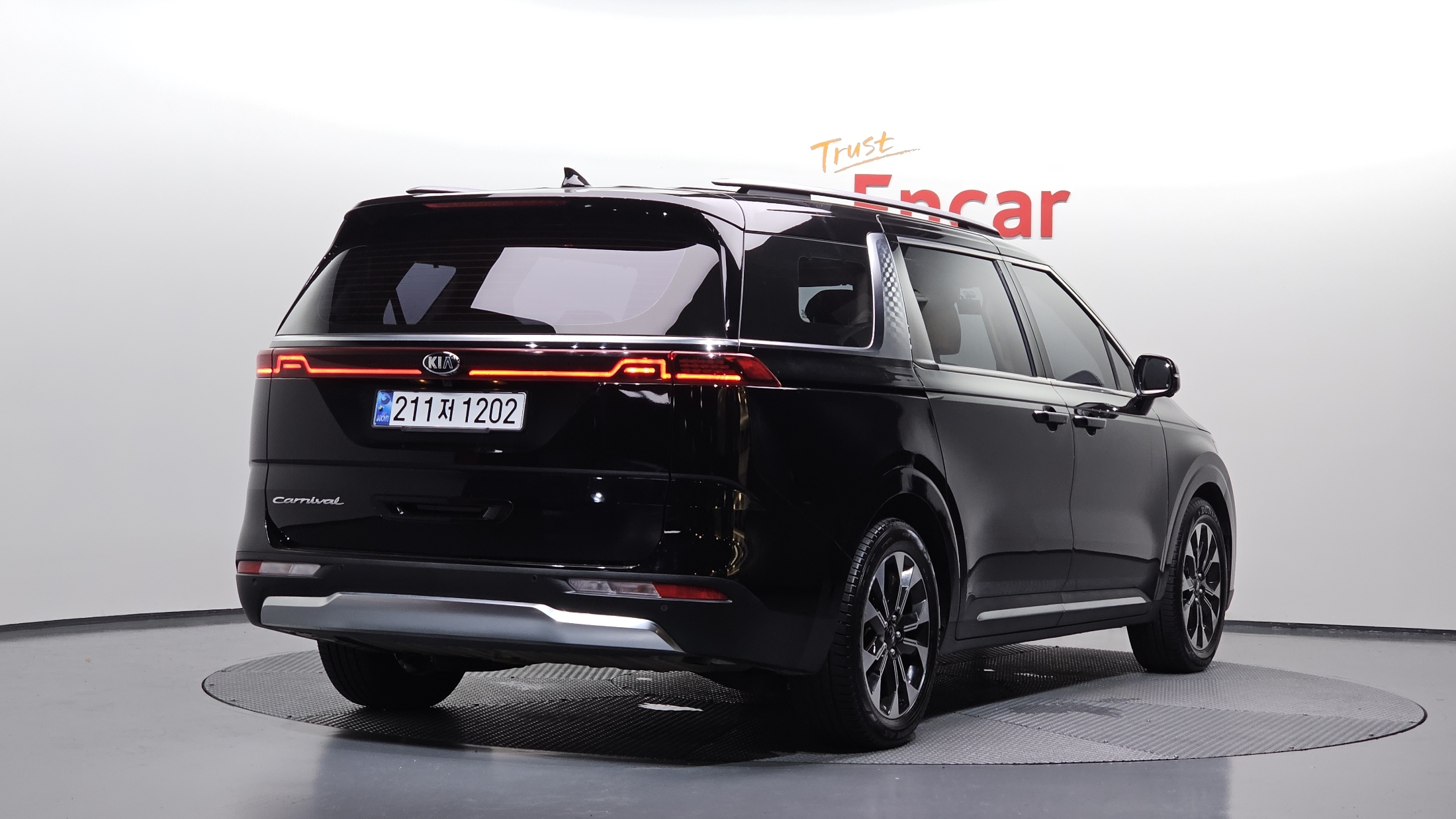 KIA CARNIVAL photo 2