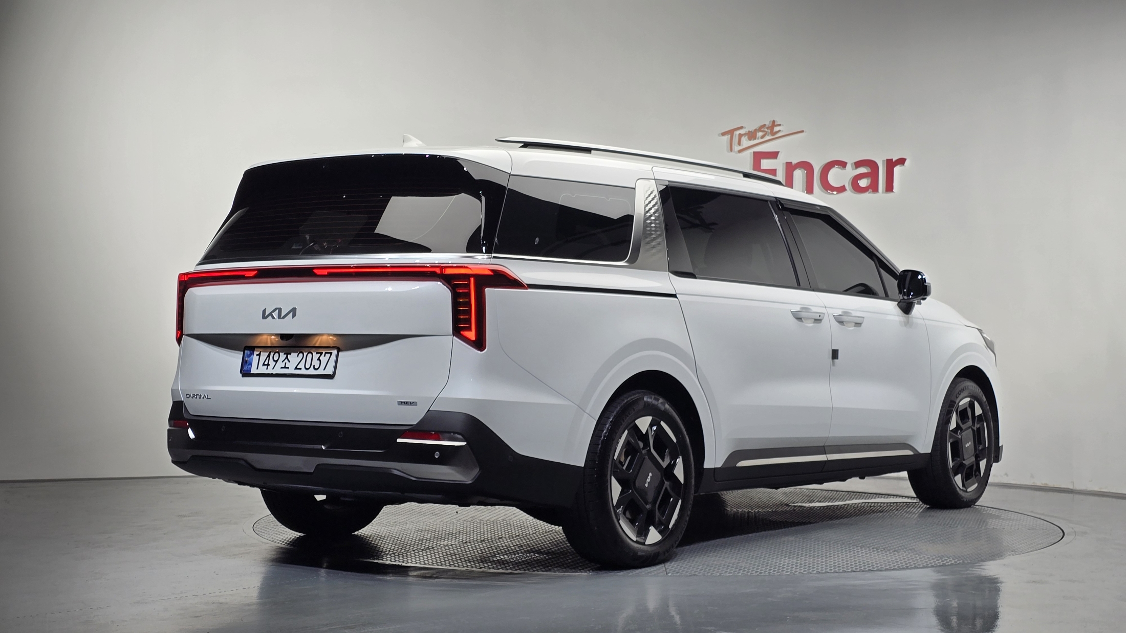 KIA CARNIVAL photo 2