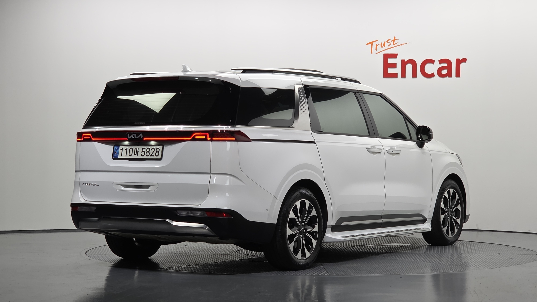 KIA CARNIVAL photo 2