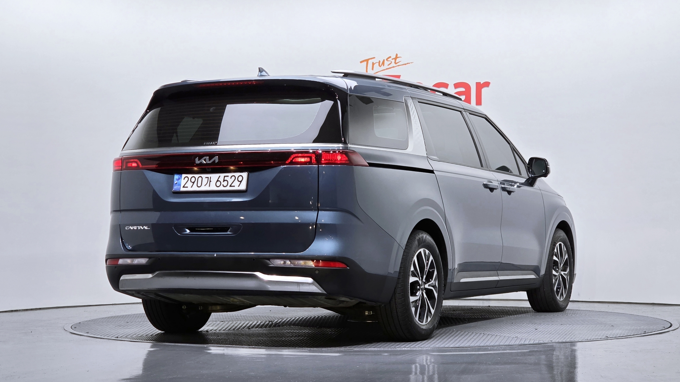 KIA CARNIVAL photo 2