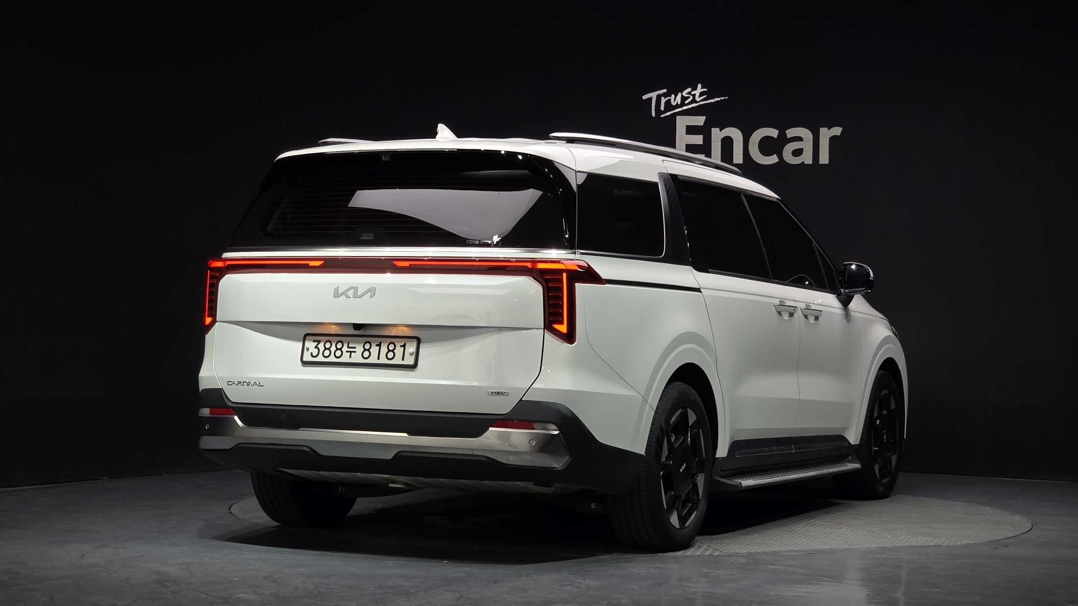 KIA CARNIVAL photo 2