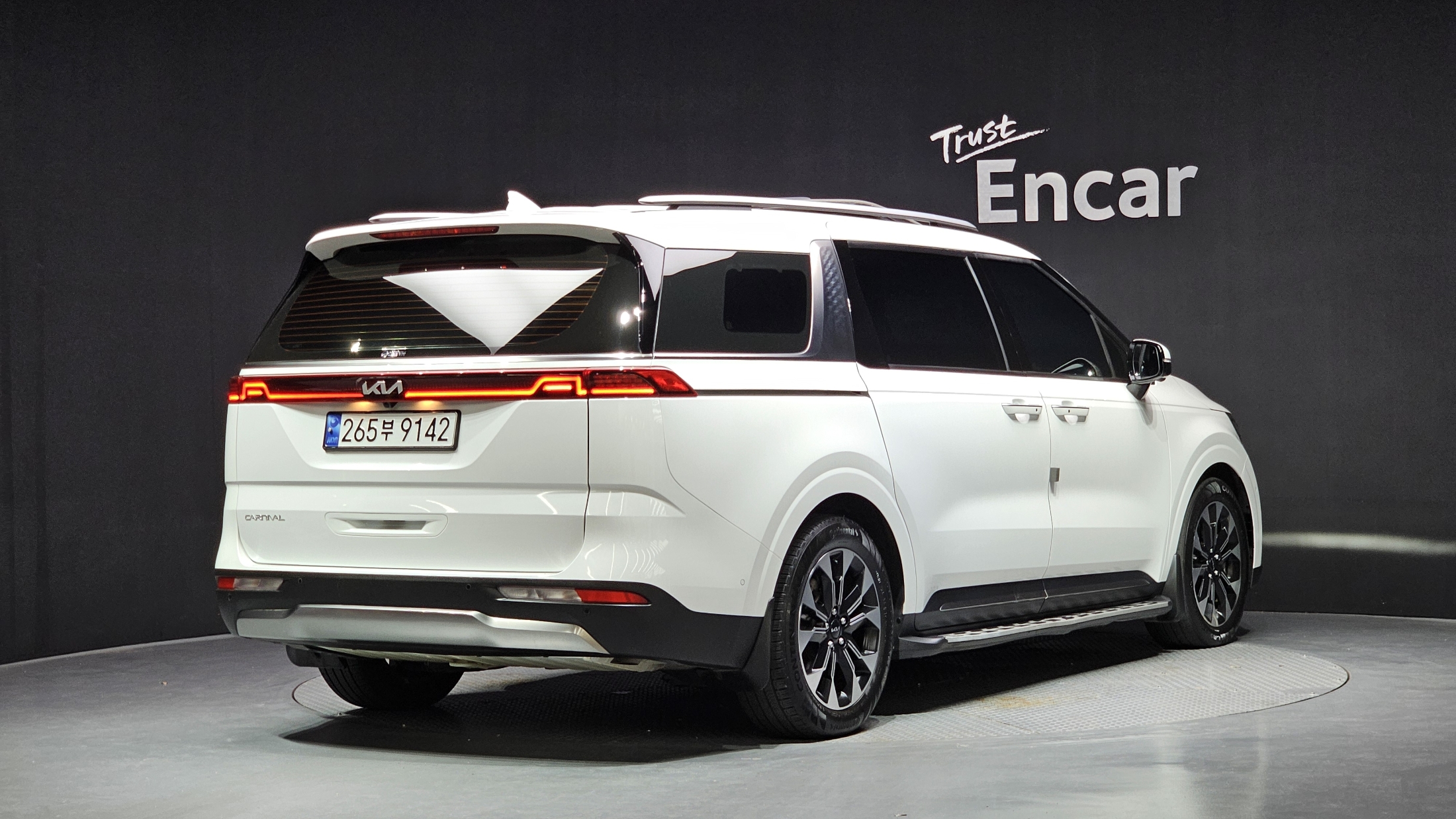 KIA CARNIVAL photo 2