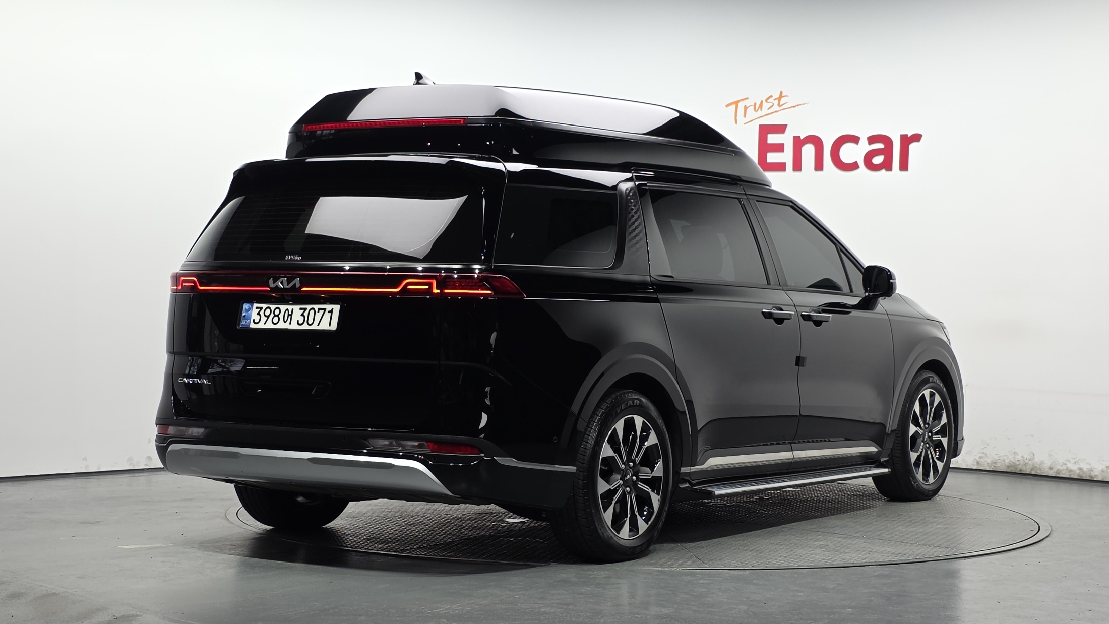 KIA CARNIVAL photo 2
