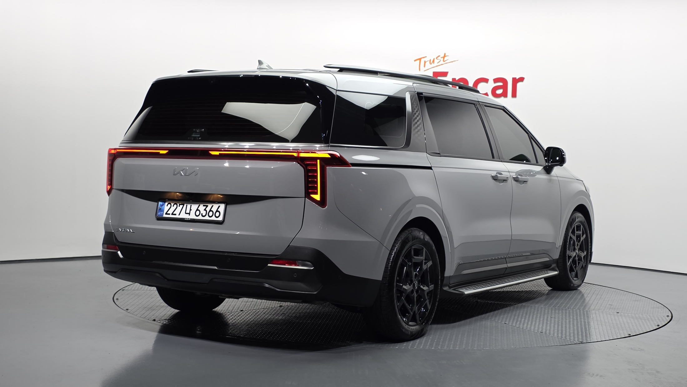 KIA CARNIVAL photo 2