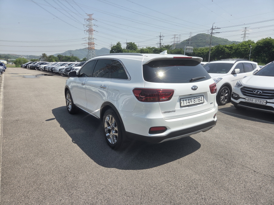 KIA SORENTO photo 2