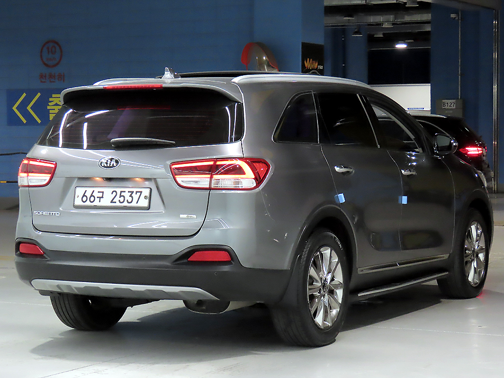 KIA SORENTO photo 2