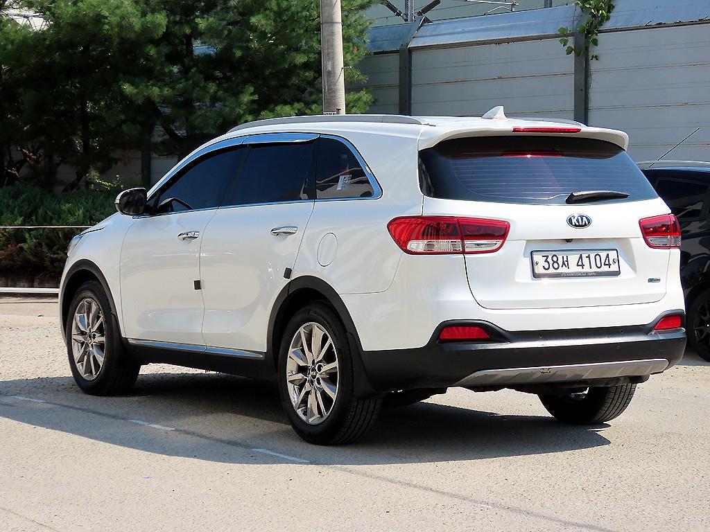KIA SORENTO photo 2