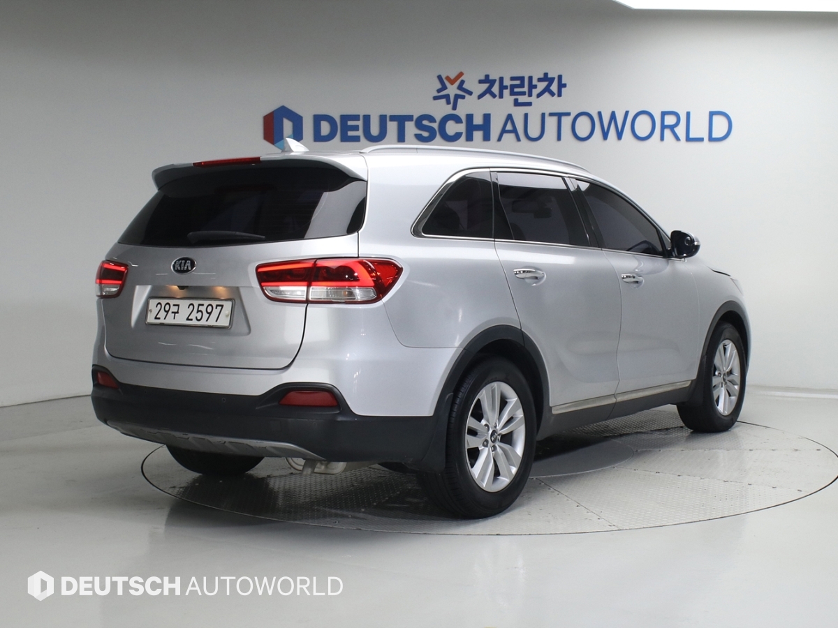 KIA SORENTO photo 2