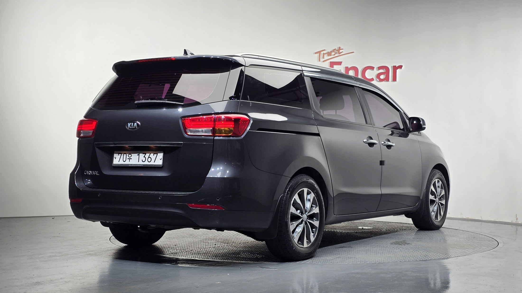 KIA CARNIVAL photo 2