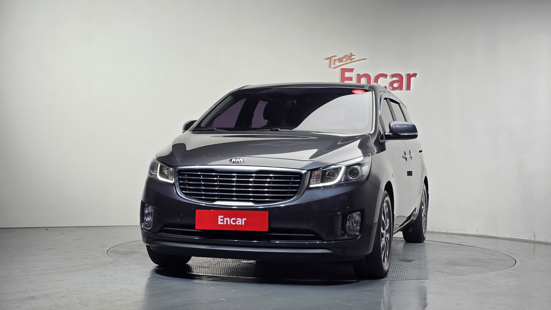 KIA CARNIVAL photo 3