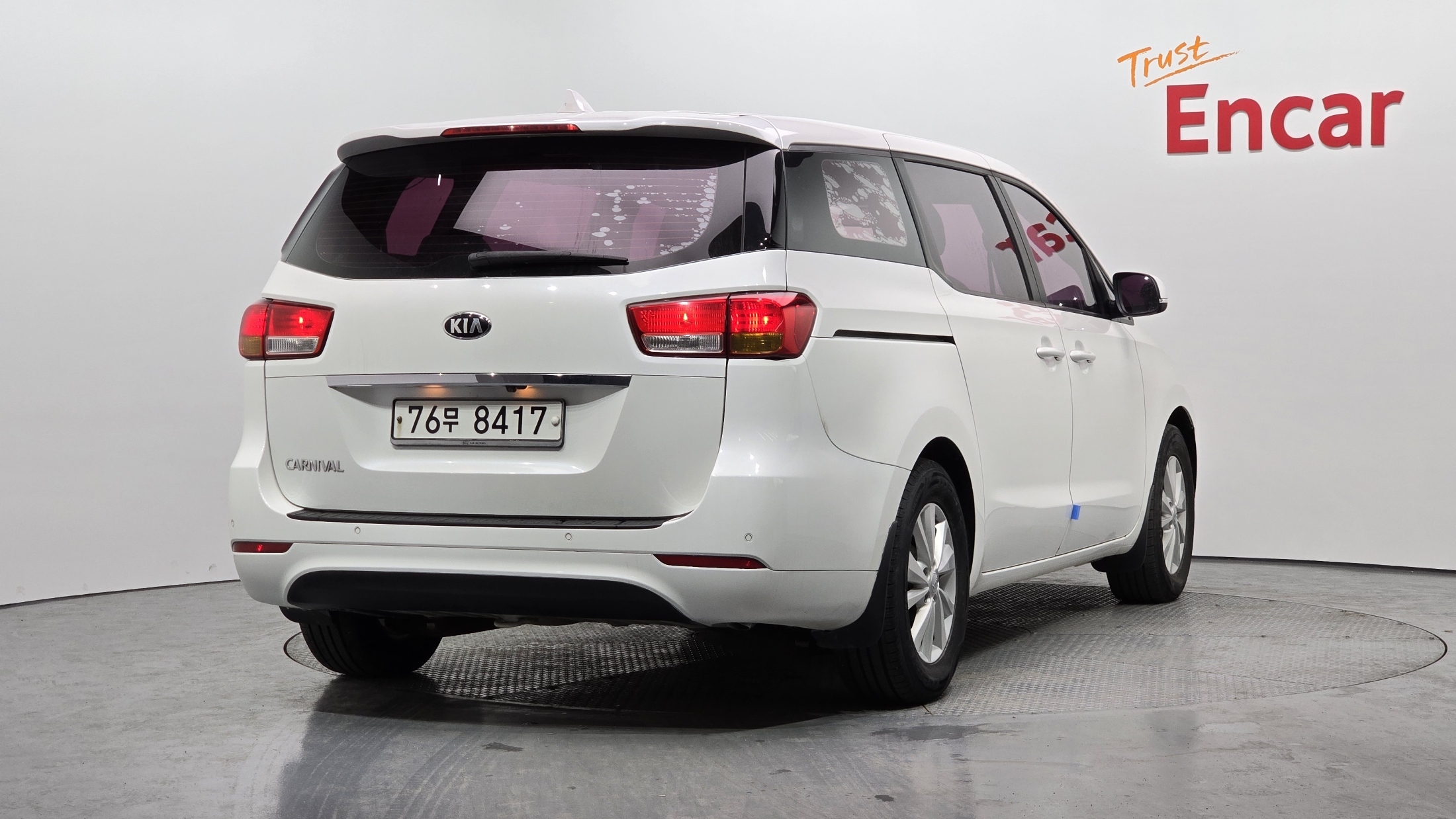 KIA CARNIVAL photo 2