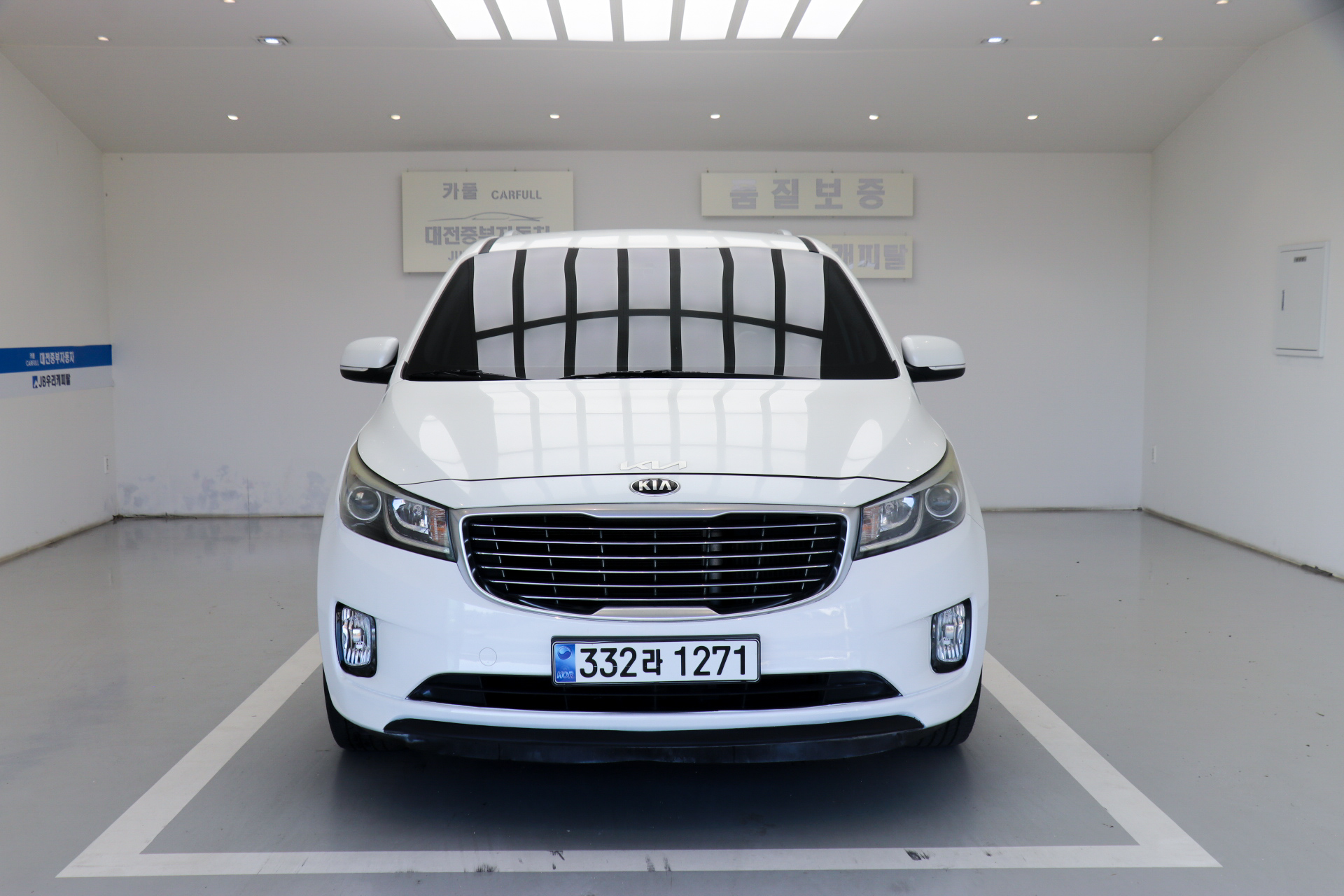 KIA CARNIVAL photo 2