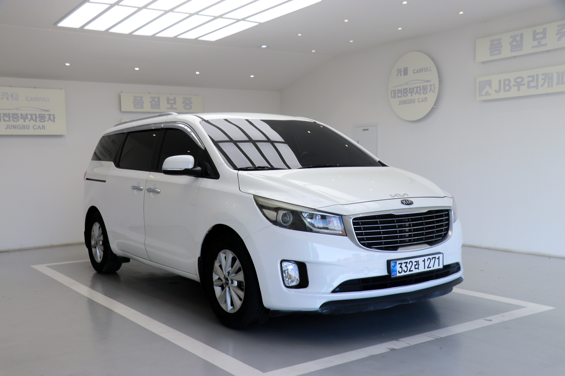 KIA CARNIVAL photo 3