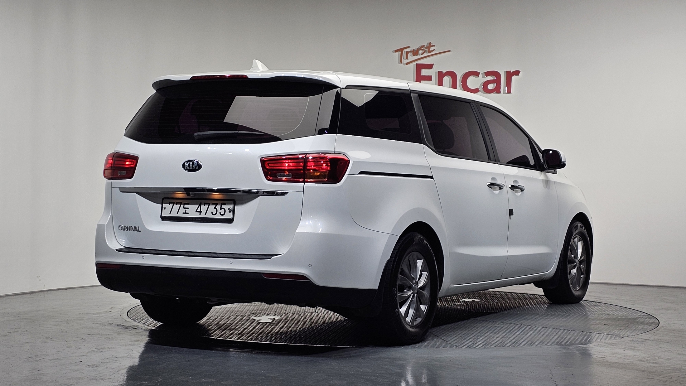 KIA CARNIVAL photo 2
