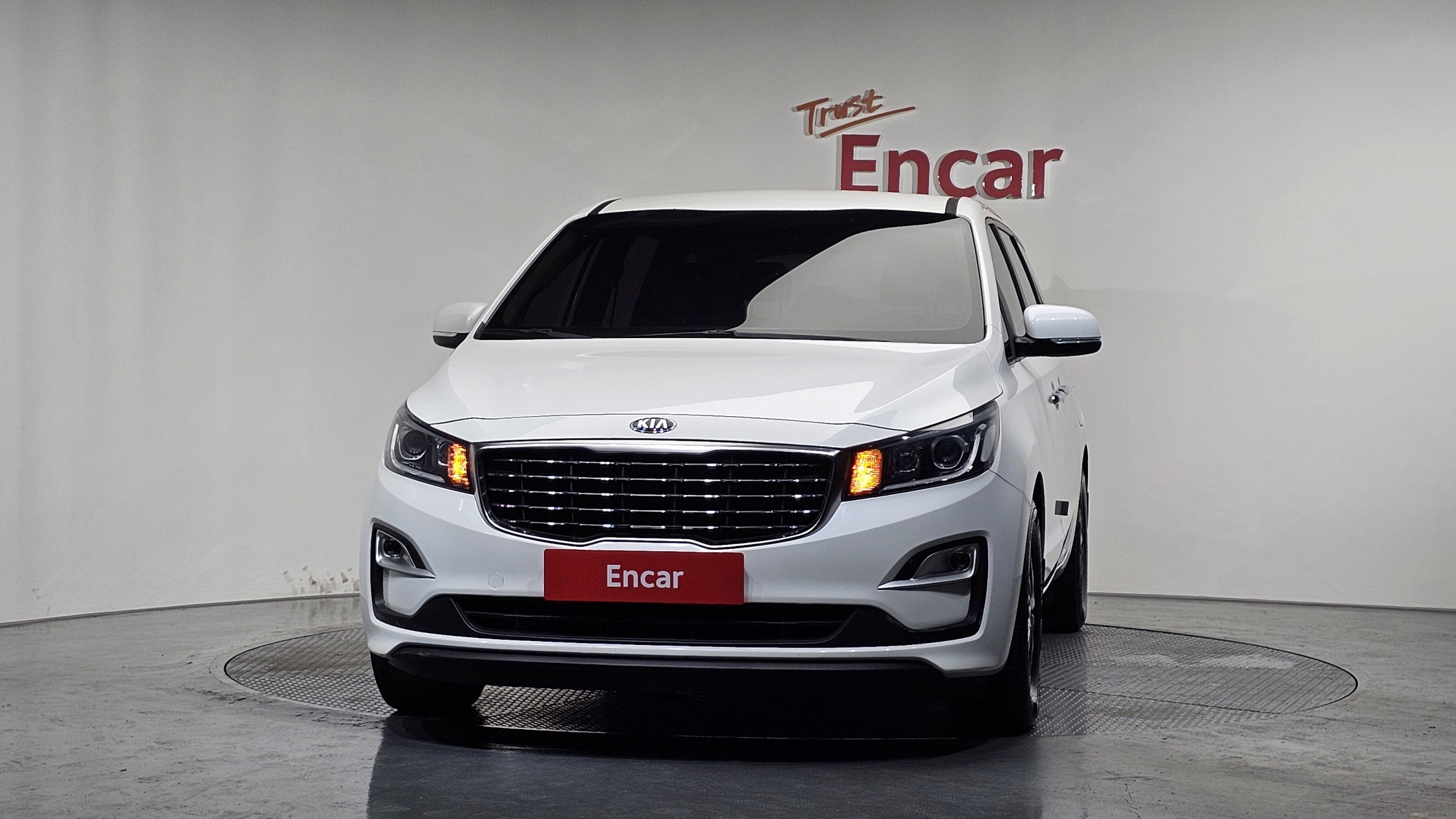 KIA CARNIVAL photo 3