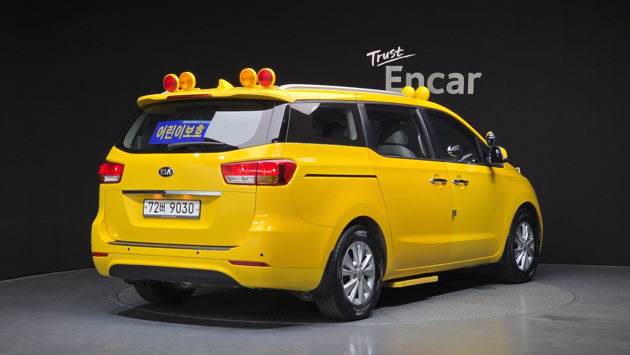 KIA CARNIVAL photo 2